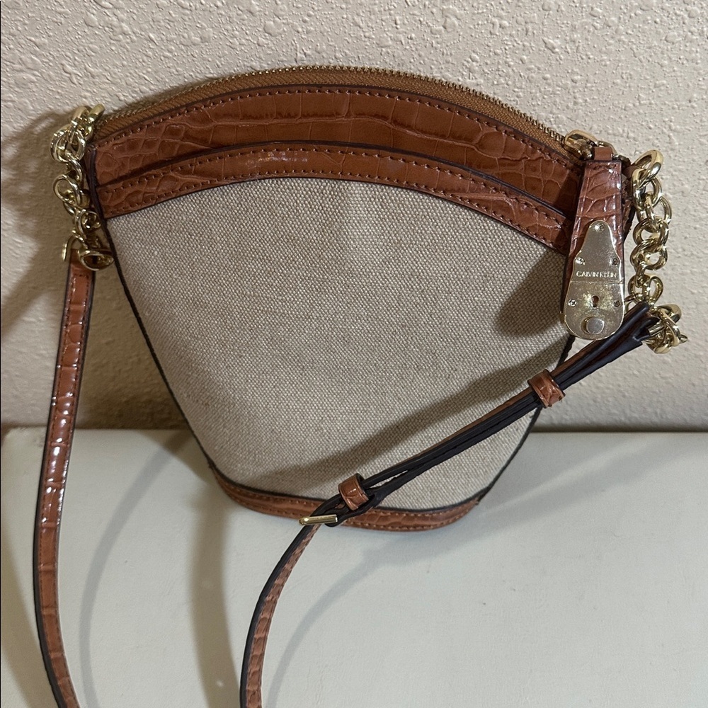 Calvin Klein Crossbody Mini Bucket - Picture 5 of 9